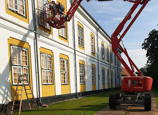 Maling og renovering af gamle døre og vinduer, Augustenborg Slot